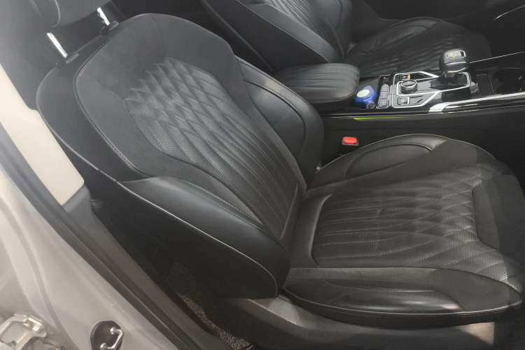 Used Hongqi HS5 2022 Facelifted Version 2.0T Smart Connect Flagship All-Wheel-Drive Edition Right Front Seat