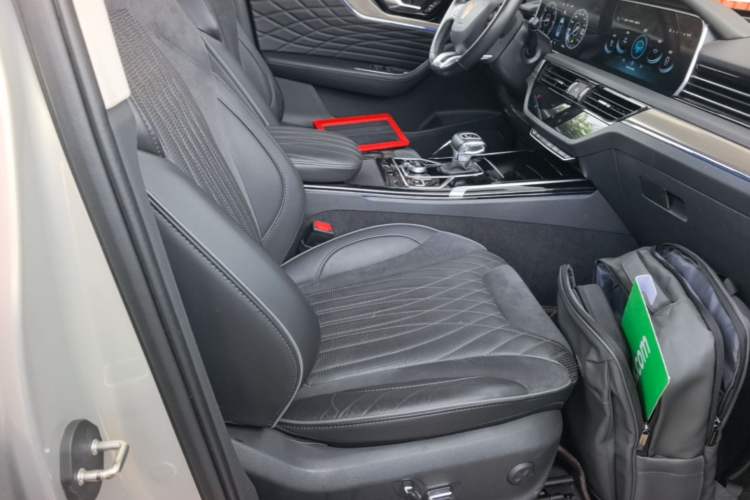 Used Hongqi HS5 2022 Facelifted Version 2.0T Smart Connect Flagship All-Wheel-Drive Edition Right Front Seat
