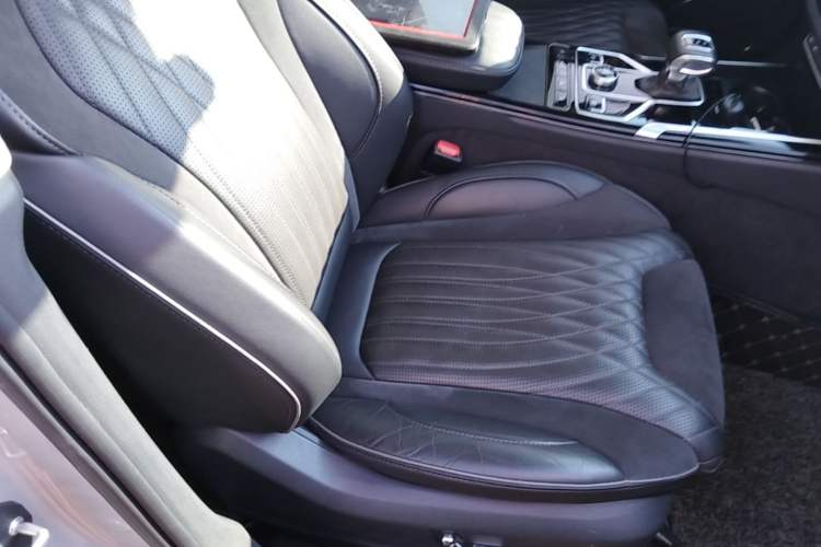 Used Hongqi HS5 2022 Facelifted Version 2.0T Smart Connect Flagship All-Wheel-Drive Edition Right Front Seat