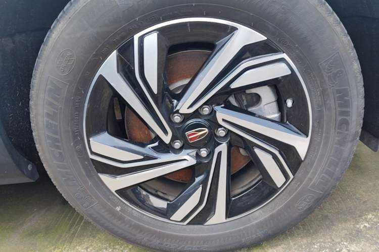 Used Hongqi HS5 2022 Revised Version 2.0T Smart Connect Flagship Edition Right Front Wheel Hub