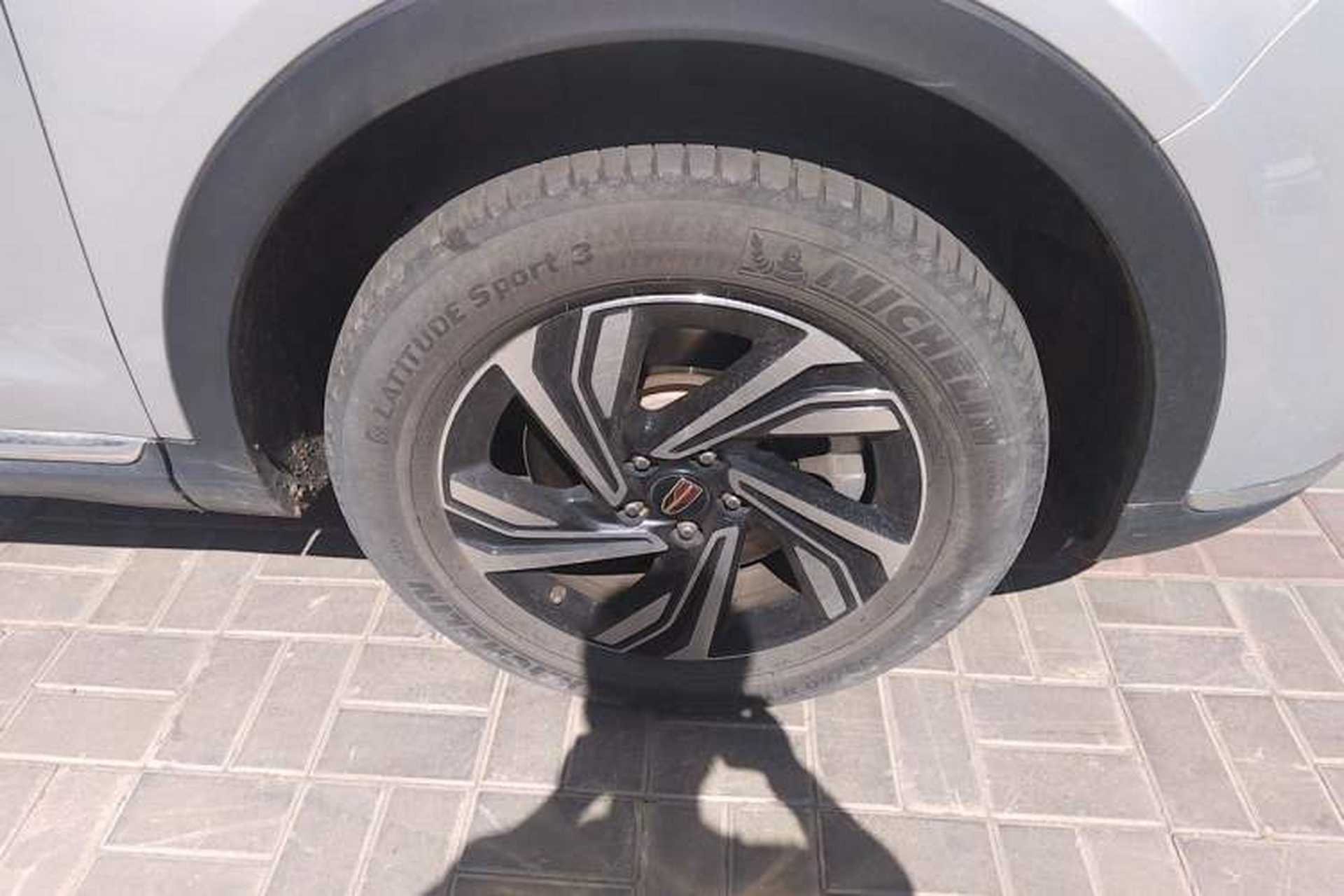 Used Hongqi HS5 2022 2.0T Smart Connect Flagship Edition Right Front Wheel Hub