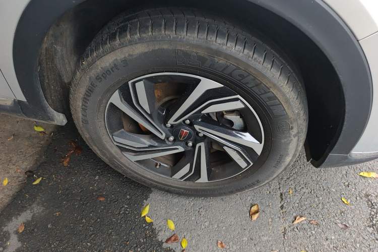 Used Hongqi HS5 2022 Revised Version 2.0T Smart Connect Flagship Edition Right Front Wheel Hub