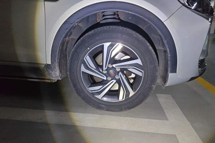 Used Hongqi HS5 2022 Revised Version 2.0T Smart Connect Flagship Edition Right Front Wheel Hub