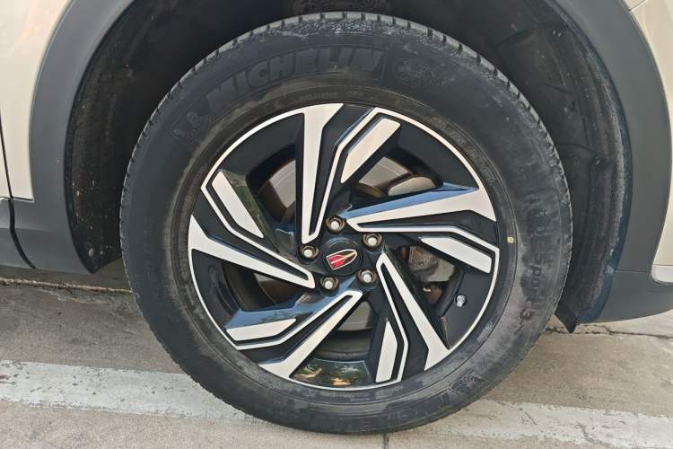 Used Hongqi HS5 2022 Revised Version 2.0T Smart Connect Flagship Edition Right Front Wheel Hub