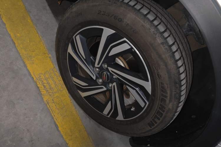Used Hongqi HS5 2022 2.0T Smart Connect Flagship Enjoyment Purchase Edition Right Front Wheel Hub
