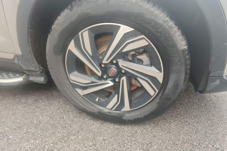 Used Hongqi HS5 2022 Revised Version 2.0T Smart Connect Flagship Edition Right Front Wheel Hub