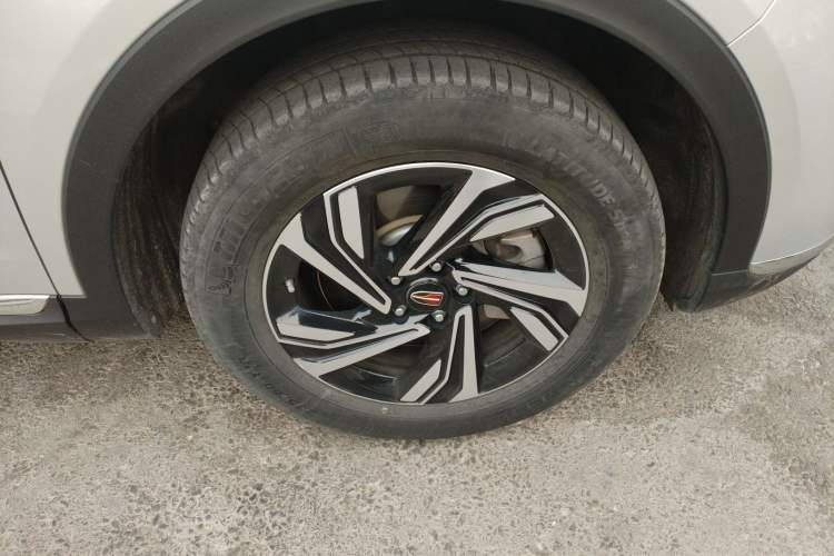 Used Hongqi HS5 2022 Revised Version 2.0T Smart Connect Flagship Edition Right Front Wheel Hub