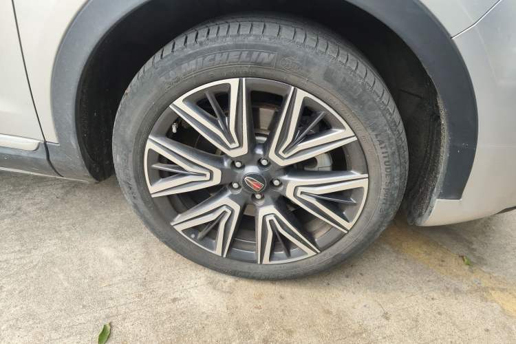 Used Hongqi HS5 2022 Facelifted Version 2.0T Smart Connect Flagship All-Wheel-Drive Edition Right Front Wheel Hub