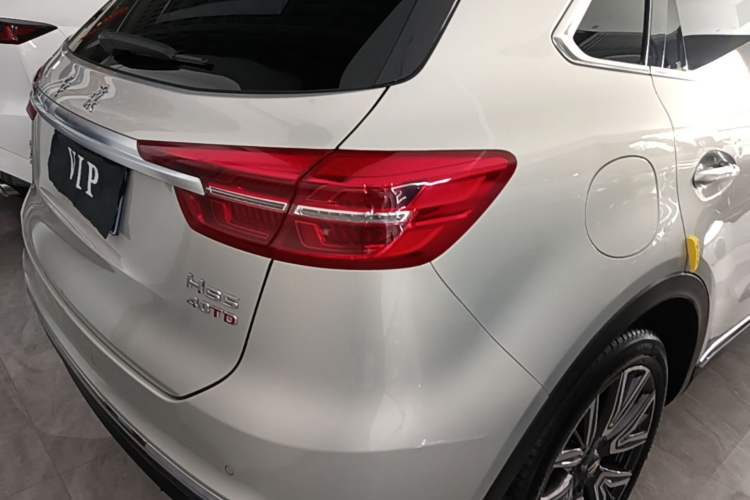 Used Hongqi HS5 2022 Facelifted Version 2.0T Smart Connect Flagship All-Wheel-Drive Edition Right Rear Taillight