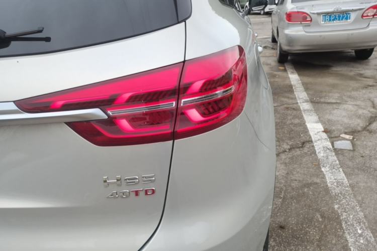 Used Hongqi HS5 2022 Facelifted Version 2.0T Smart Connect Flagship All-Wheel-Drive Edition Right Rear Taillight