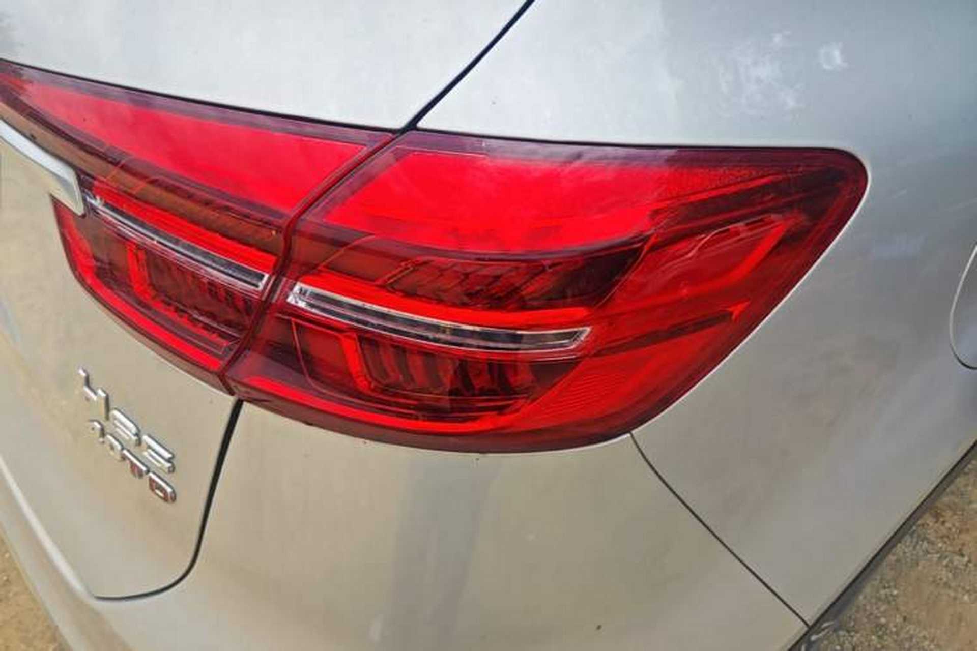 Used Hongqi HS5 2022 Facelifted Version 2.0T Smart Connect Flagship All-Wheel-Drive Edition Right Rear Taillight
