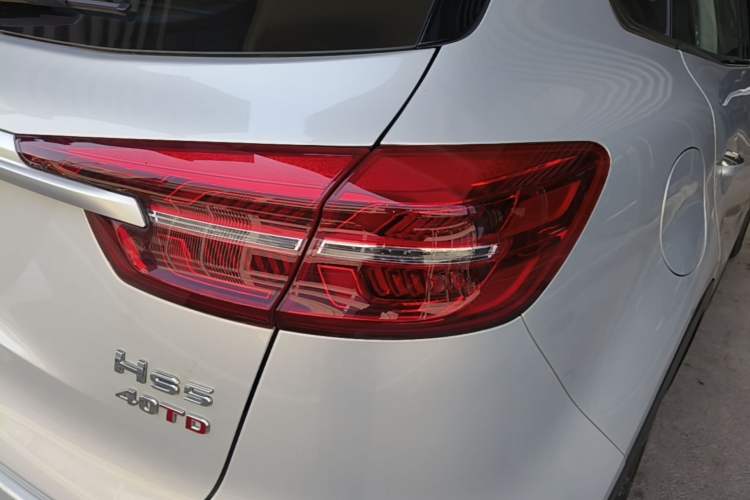 Used Hongqi HS5 2022 Revised Version 2.0T Smart Connect Flagship Edition Right Rear Taillight