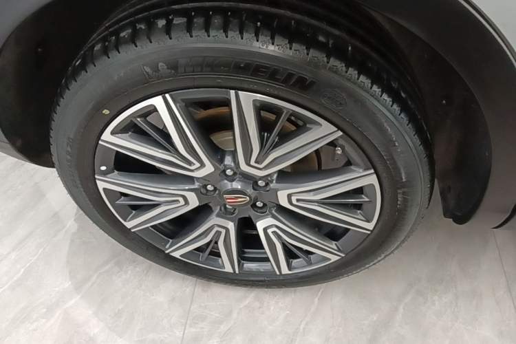 Used Hongqi HS5 2022 Facelifted Version 2.0T Smart Connect Flagship All-Wheel-Drive Edition Right Rear Wheel Hub