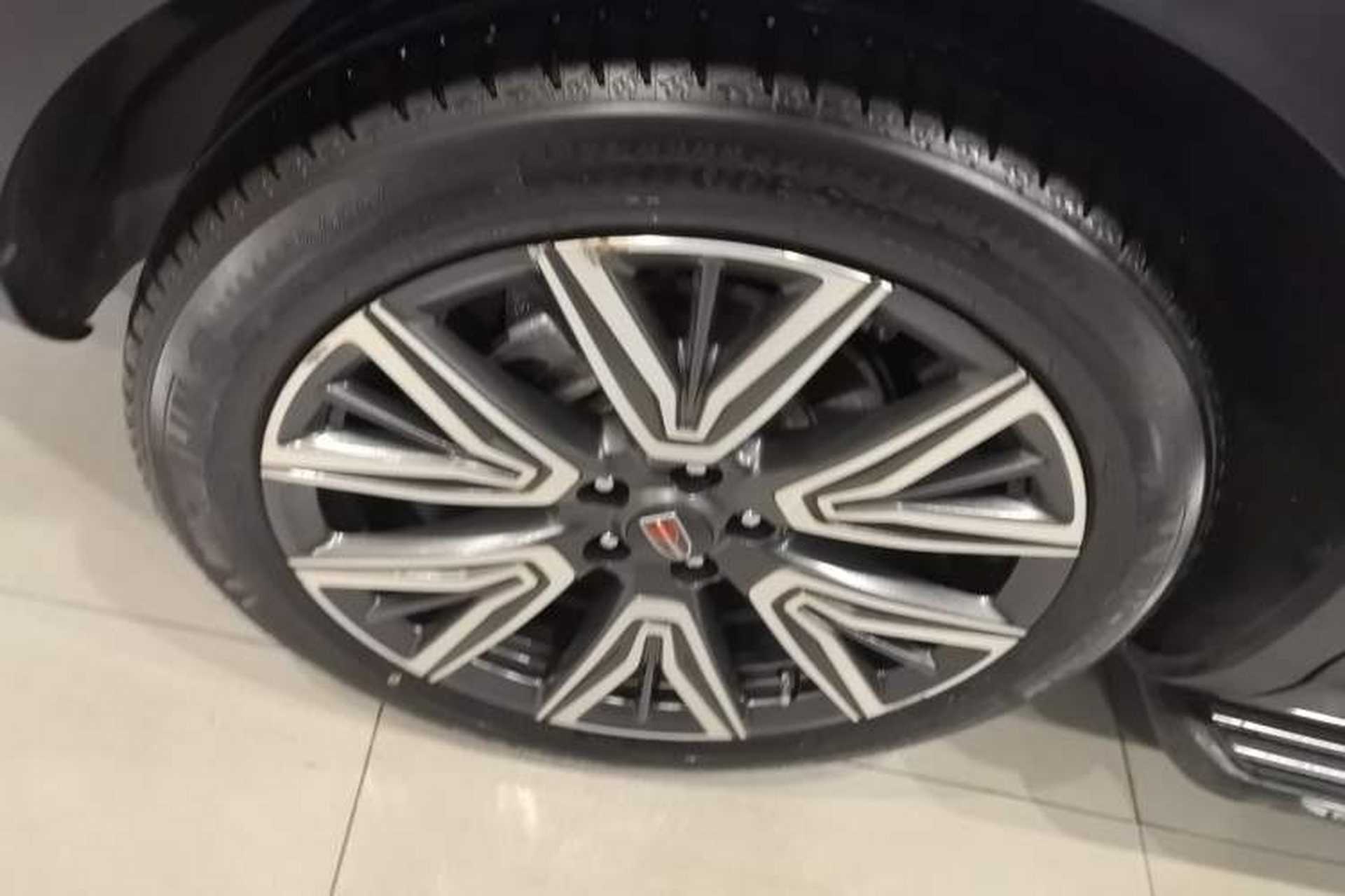 Used Hongqi HS5 2022 Facelifted Version 2.0T Smart Connect Flagship All-Wheel-Drive Edition Right Rear Wheel Hub