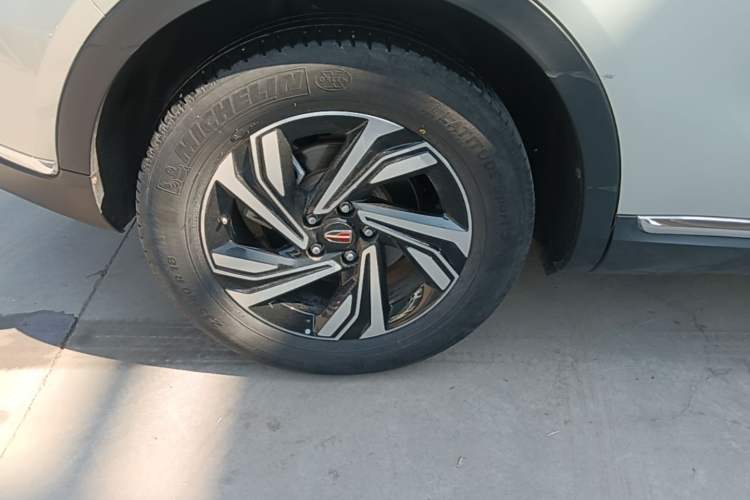 Used Hongqi HS5 2022 Revised Version 2.0T Smart Connect Flagship Edition Right Rear Wheel Hub