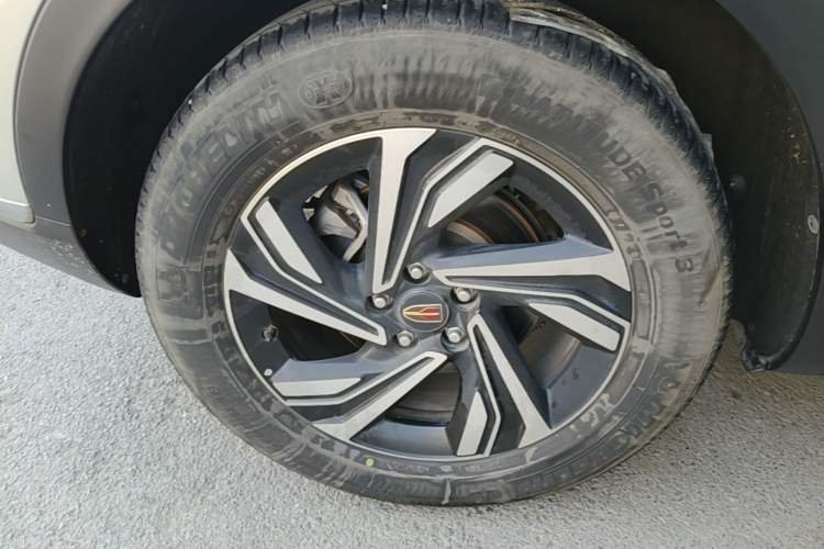 Used Hongqi HS5 2022 Revised Version 2.0T Smart Connect Flagship Edition Right Rear Wheel Hub