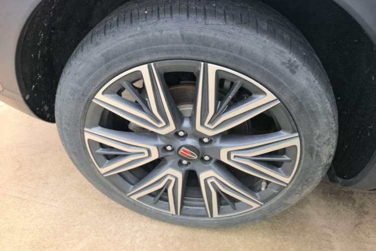 Used Hongqi HS5 2022 Facelifted Version 2.0T Smart Connect Flagship All-Wheel-Drive Edition Right Rear Wheel Hub