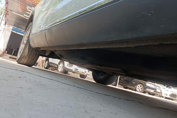 Used Hongqi HS5 2022 Revised Version 2.0T Smart Connect Flagship Edition Right Side Sill
