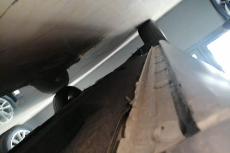Used Hongqi HS5 2022 Revised Version 2.0T Smart Connect Flagship Edition Right Side Sill