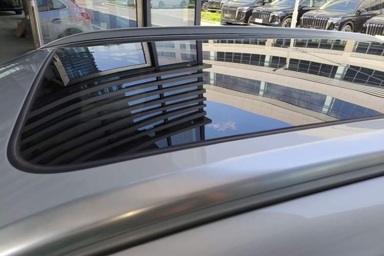 Used Hongqi HS5 2022 Revised Version 2.0T Smart Connect Flagship Edition Roof