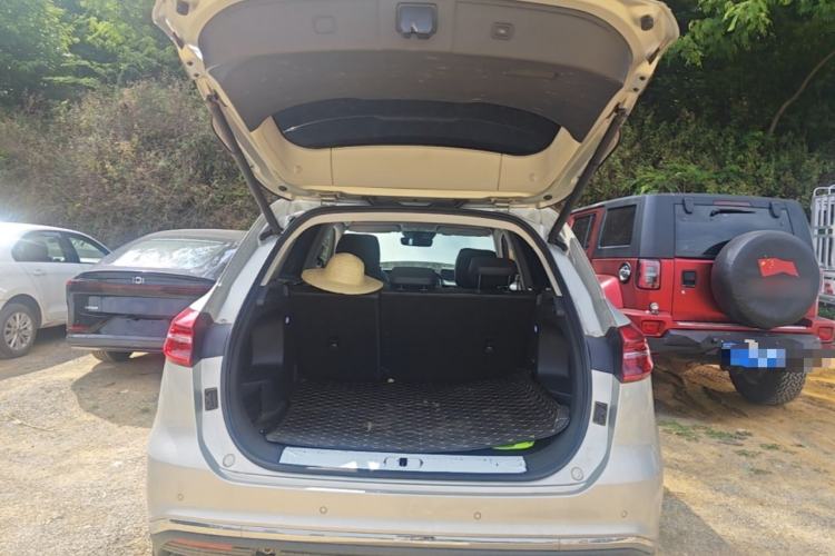 Used Hongqi HS5 2022 Facelifted Version 2.0T Smart Connect Flagship All-Wheel-Drive Edition Trunk