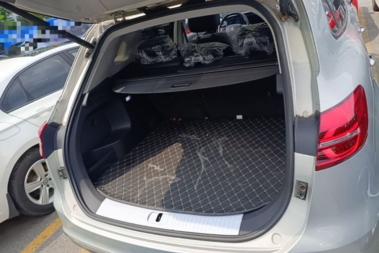 Used Hongqi HS5 2022 Facelifted Version 2.0T Smart Connect Flagship All-Wheel-Drive Edition Trunk