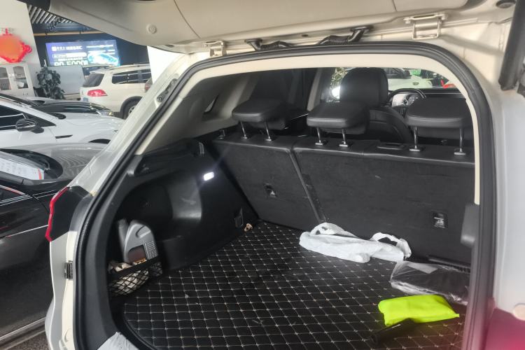 Used Hongqi HS5 2022 Facelifted Version 2.0T Smart Connect Flagship All-Wheel-Drive Edition Trunk