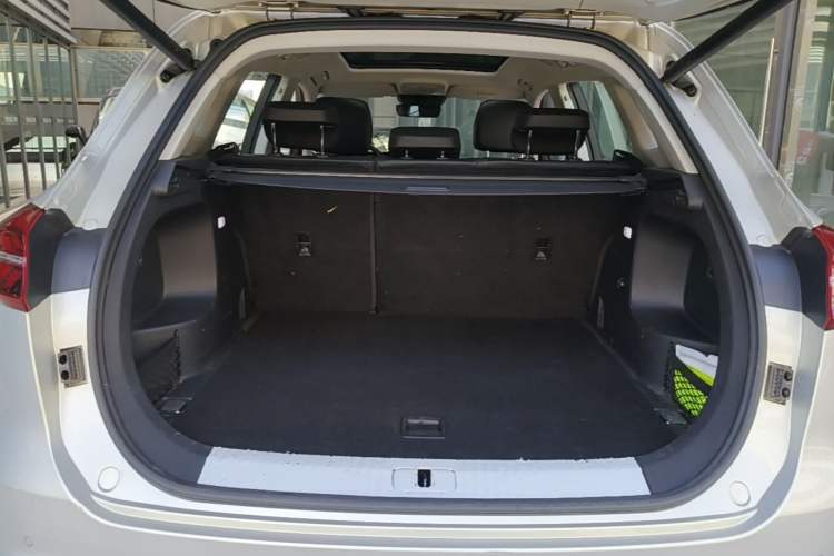 Used Hongqi HS5 2022 Revised Version 2.0T Smart Connect Flagship Edition Trunk