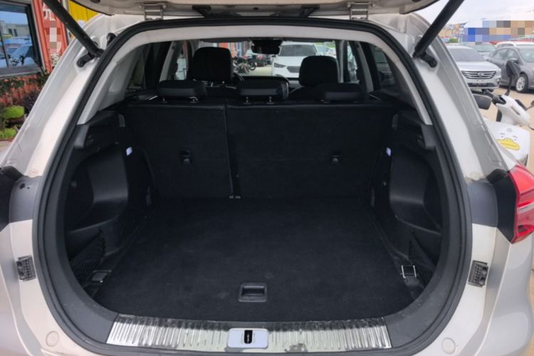 Used Hongqi HS5 2022 Facelifted Version 2.0T Smart Connect Flagship All-Wheel-Drive Edition Trunk