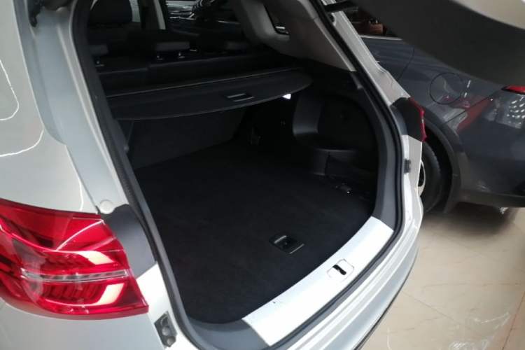 Used Hongqi HS5 2022 Revised Version 2.0T Smart Connect Flagship Edition Trunk
