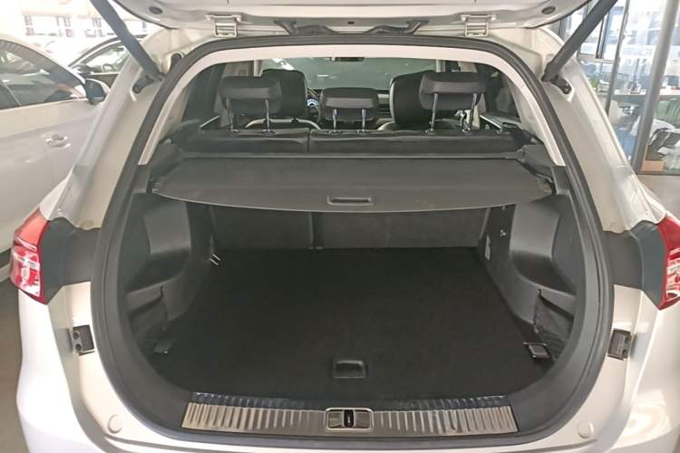 Used Hongqi HS5 2022 Facelifted Version 2.0T Smart Connect Flagship All-Wheel-Drive Edition Trunk
