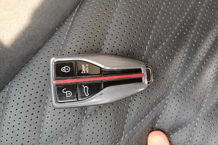 Used Hongqi HS5 2022 Facelifted Version 2.0T Smart Connect Flagship All-Wheel-Drive Edition Vehicle Key