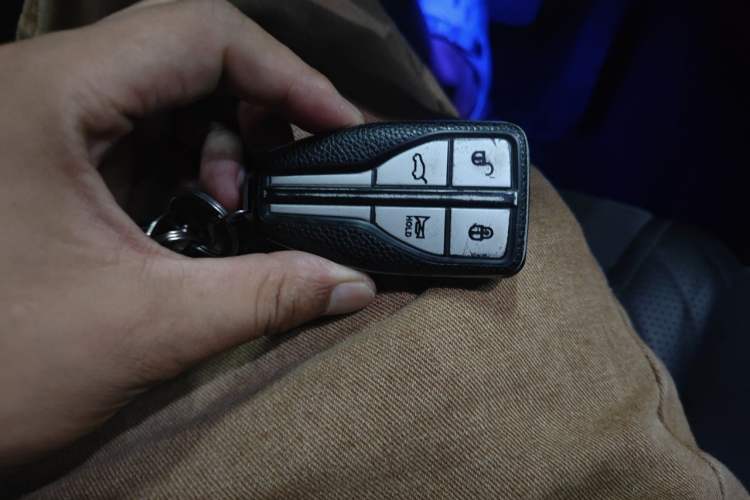 Used Hongqi HS5 2022 2.0T Smart Connect Flagship Enjoyment Purchase Edition Vehicle Key