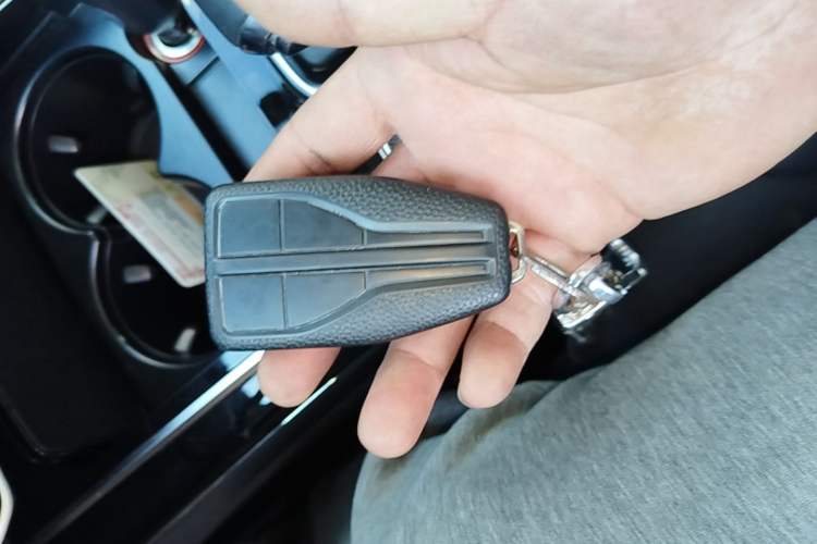 Used Hongqi HS5 2022 Facelifted Version 2.0T Smart Connect Flagship All-Wheel-Drive Edition Vehicle Key