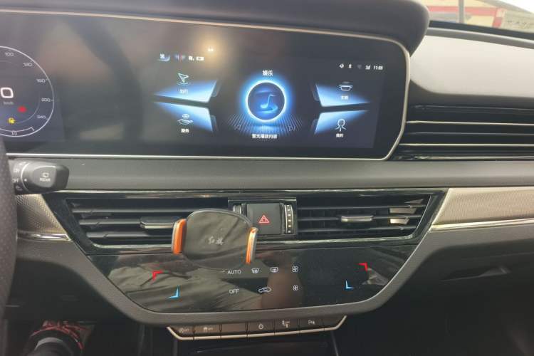 Used Hongqi HS5 2022 Revised Version 2.0T Smart Connect Flagship Edition Audio And AC Panel