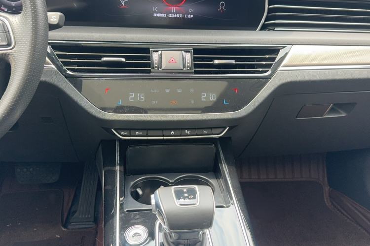 Used Hongqi HS5 2022 Revised Version 2.0T Smart Connect Flagship Edition Audio And AC Panel