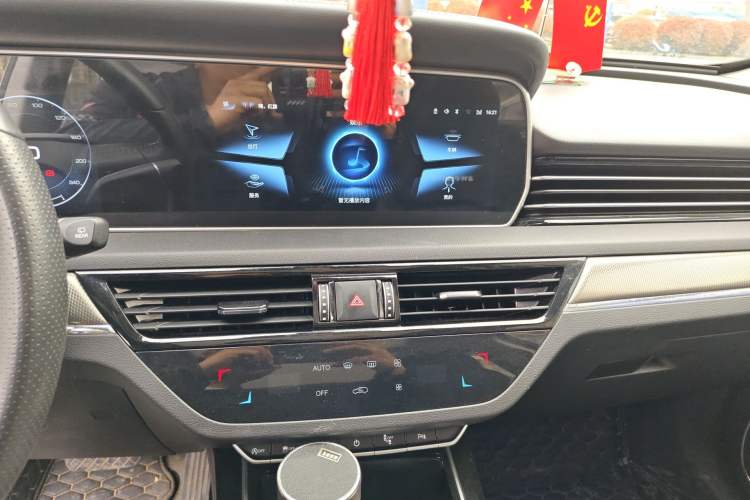 Used Hongqi HS5 2022 Revised Version 2.0T Smart Connect Flagship Edition Audio And AC Panel