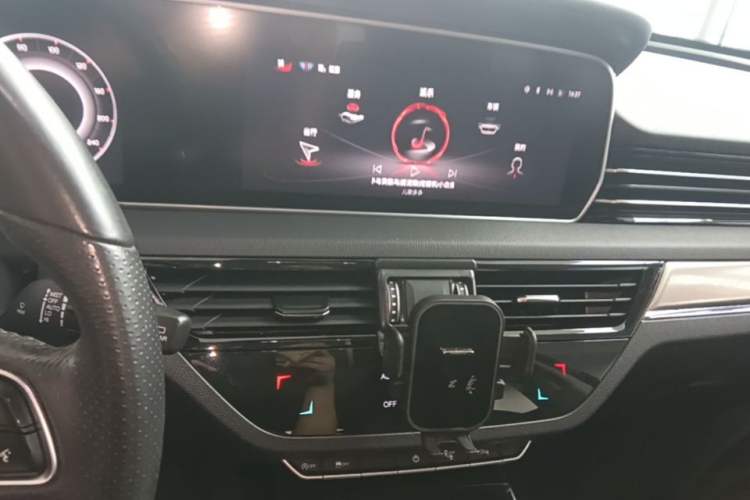 Used Hongqi HS5 2022 Facelifted Version 2.0T Smart Connect Flagship All-Wheel-Drive Edition Audio And AC Panel
