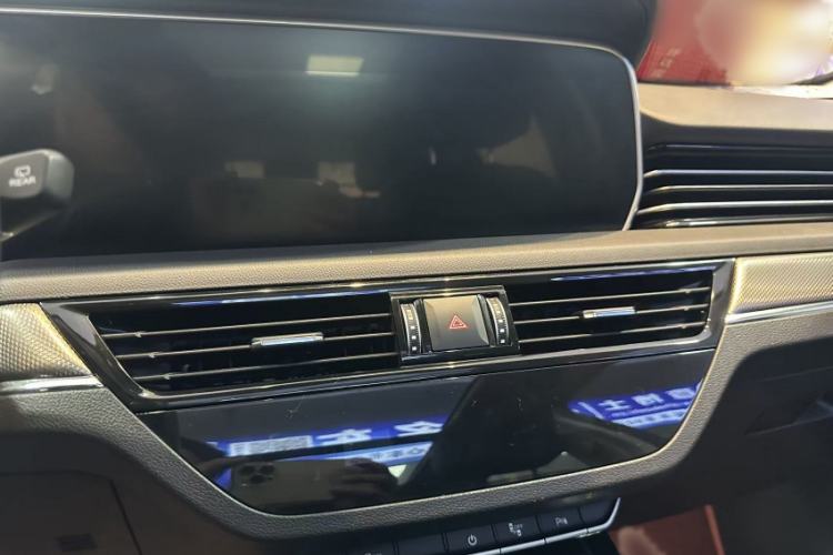 Used Hongqi HS5 2022 Revised Version 2.0T Smart Connect Flagship Edition Audio And AC Panel
