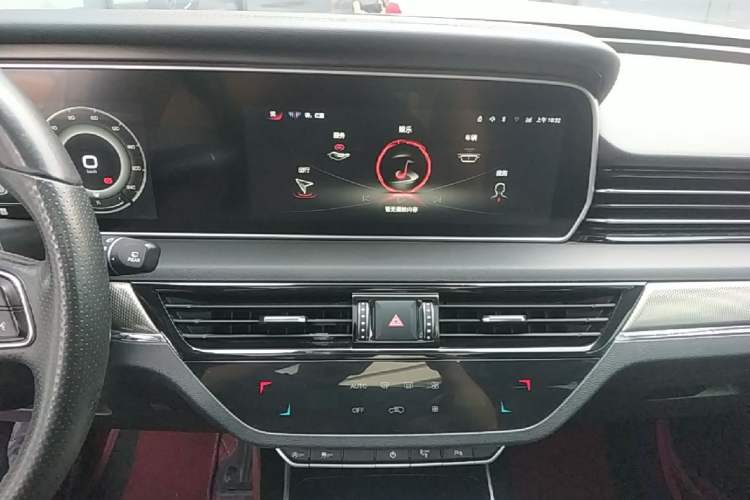Used Hongqi HS5 2022 Revised Version 2.0T Smart Connect Flagship Edition Audio And AC Panel