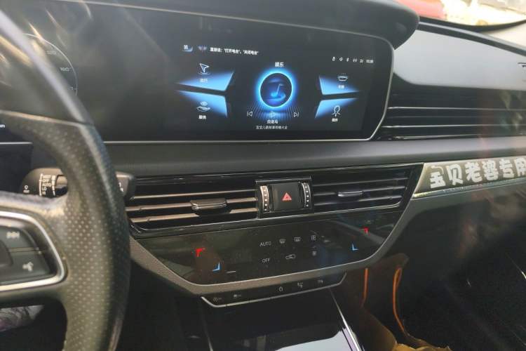 Used Hongqi HS5 2022 Revised Version 2.0T Smart Connect Flagship Edition Audio And AC Panel