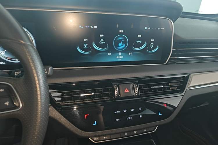 Used Hongqi HS5 2022 2.0T Smart Connect Flagship Edition Audio And AC Panel