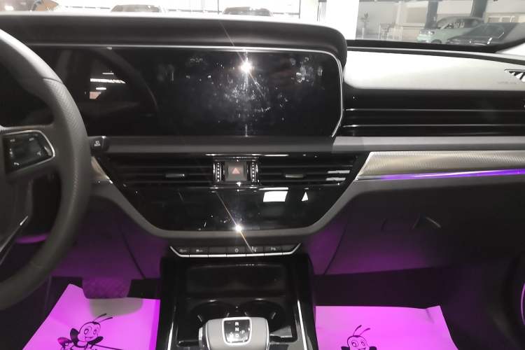 Used Hongqi HS5 2022 Revised Version 2.0T Smart Connect Flagship Edition Audio And AC Panel