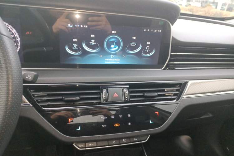 Used Hongqi HS5 2022 Facelifted Version 2.0T Smart Connect Flagship All-Wheel-Drive Edition Audio And AC Panel