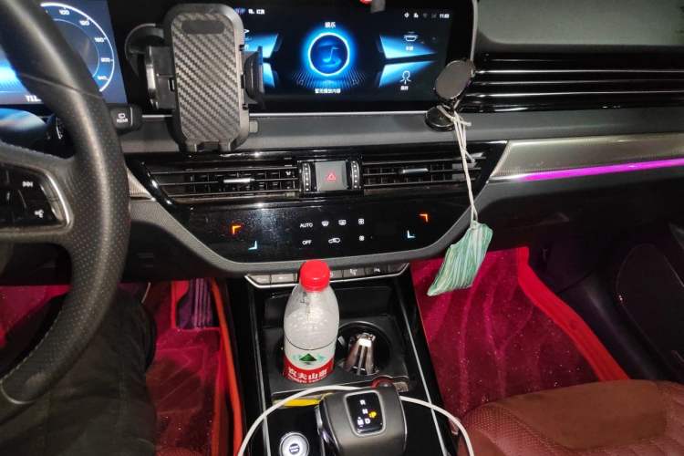 Used Hongqi HS5 2022 Facelifted Version 2.0T Smart Connect Flagship All-Wheel-Drive Edition Audio And AC Panel
