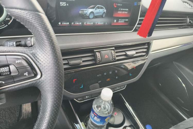 Used Hongqi HS5 2022 2.0T Smart Connect Flagship All-Wheel-Drive Version Audio And AC Panel