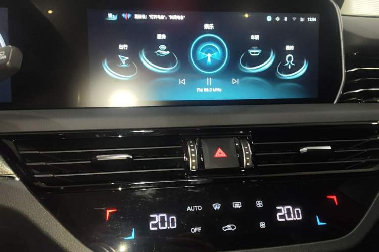 Used Hongqi HS5 2022 Revised Version 2.0T Smart Connect Flagship Edition Audio And AC Panel