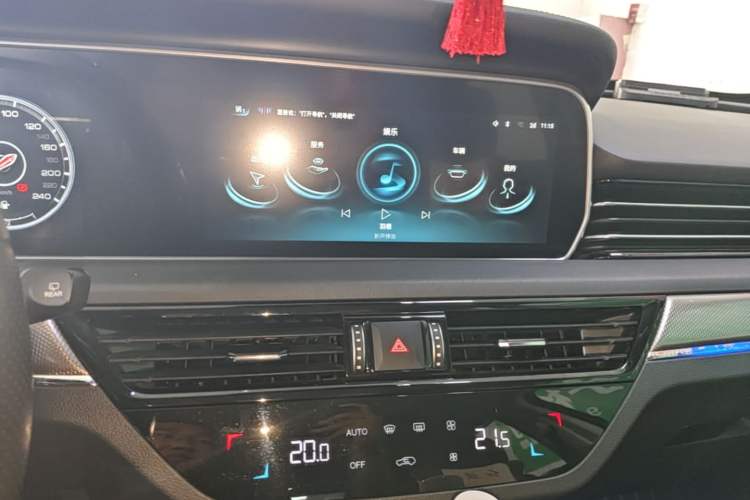 Used Hongqi HS5 2022 Revised Version 2.0T Smart Connect Flagship Edition Audio And AC Panel