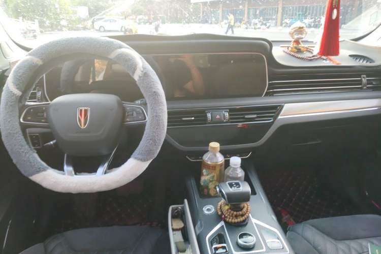 Used Hongqi HS5 2022 Revised Version 2.0T Smart Connect Flagship Edition Center Console