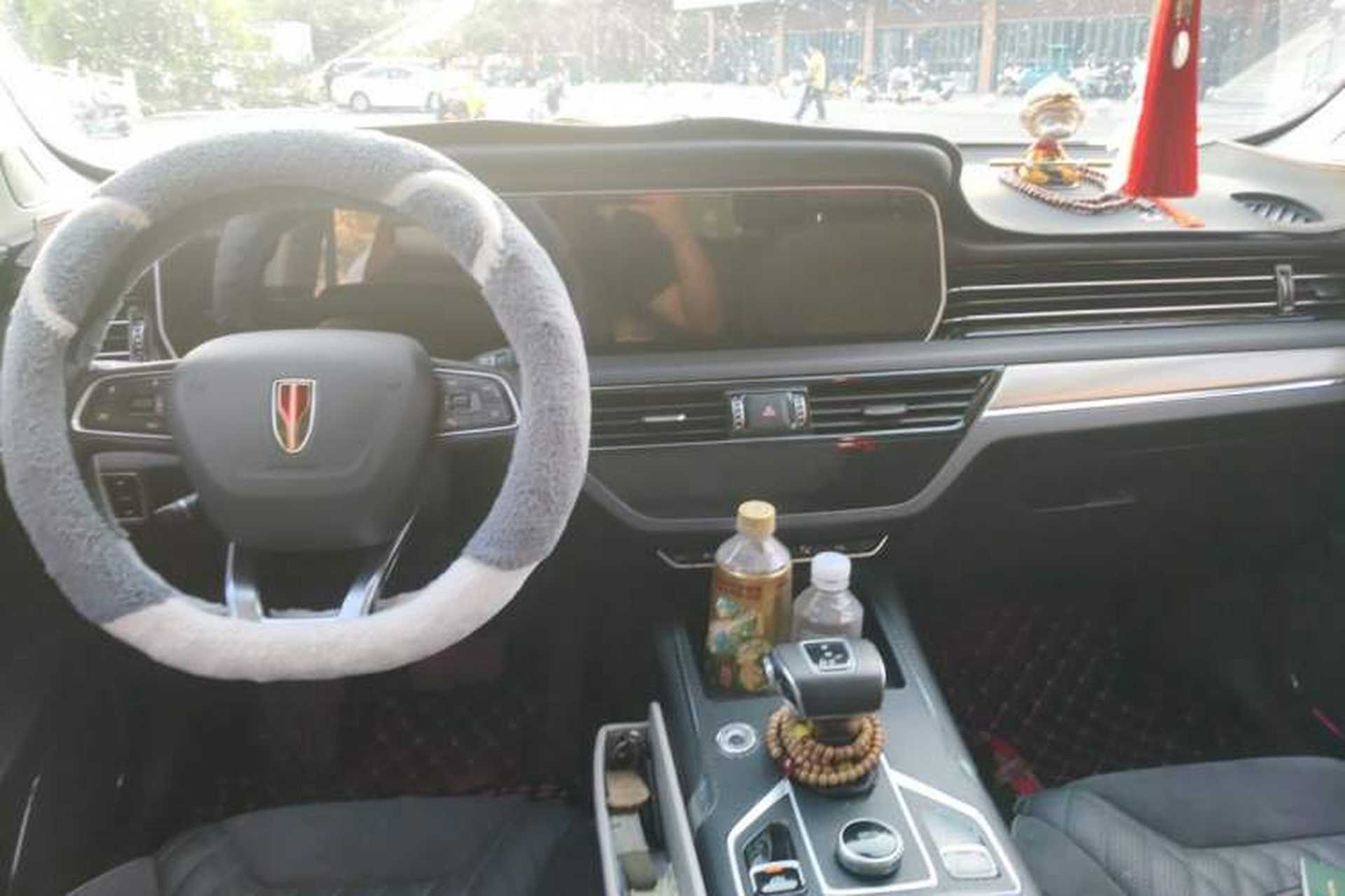 Used Hongqi HS5 2022 Revised Version 2.0T Smart Connect Flagship Edition Center Console